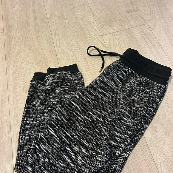 Joggers - Picture 3 of 4